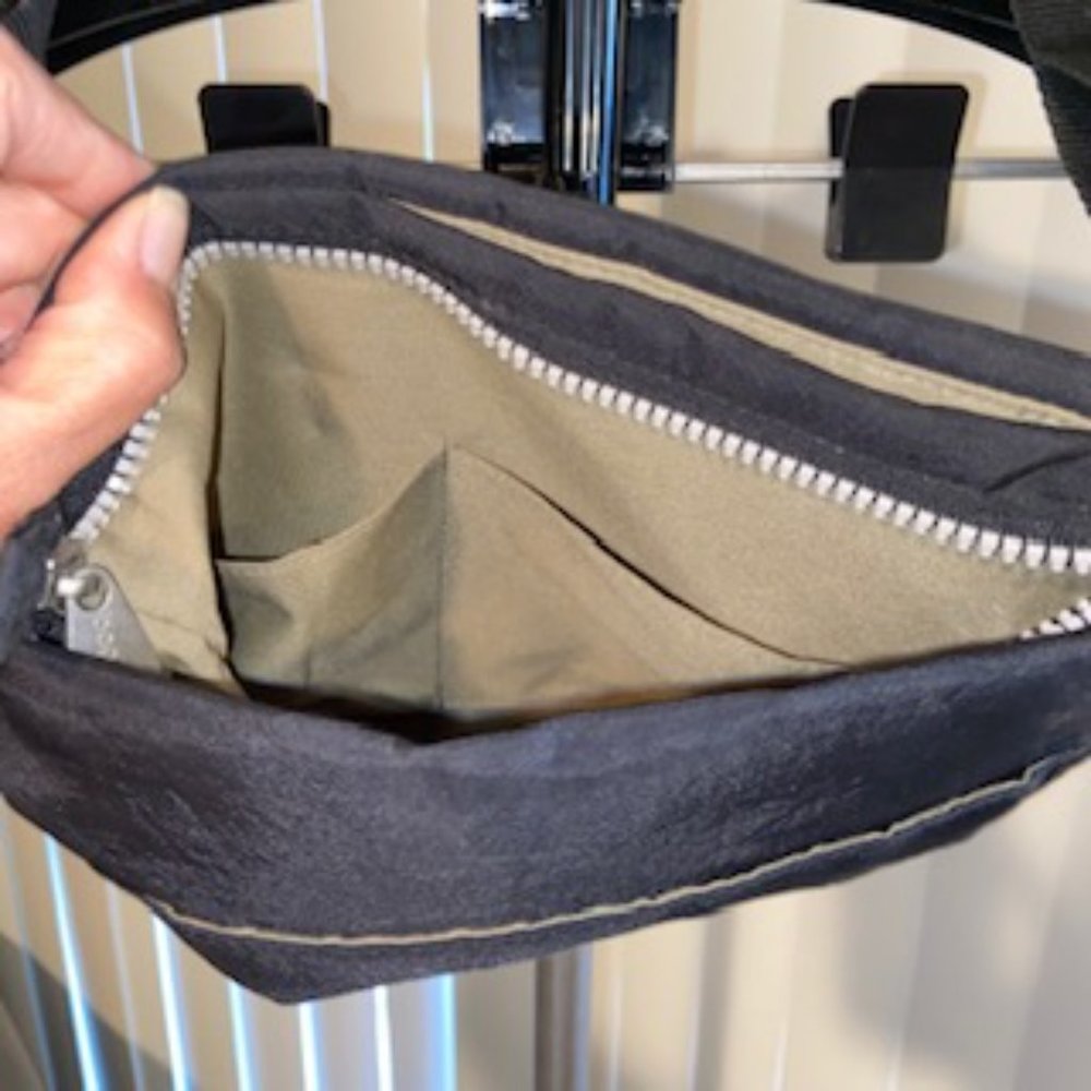Baggallini Crossbody Bag - Picture 4 of 6